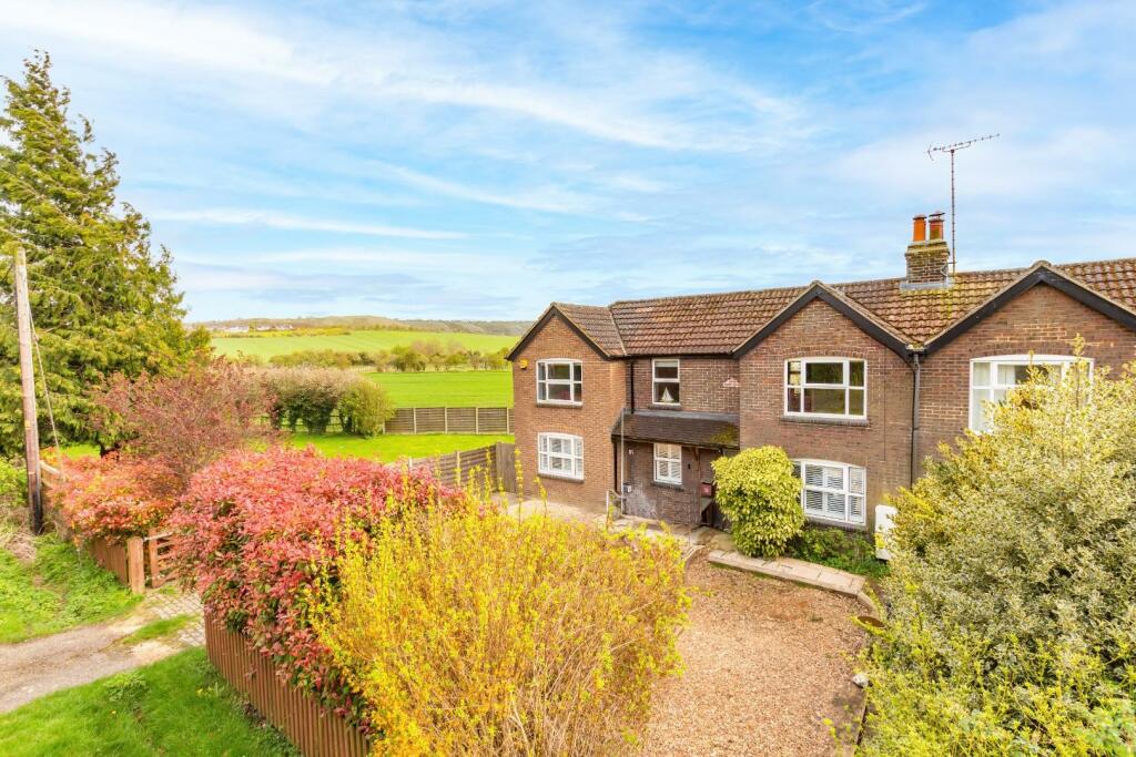 4 bedroom semidetached house for sale in Dunstable Road, Totternhoe, LU6