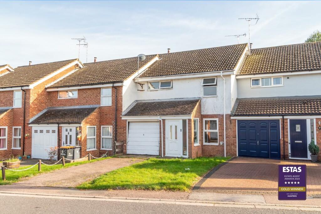 3 bedroom terraced house for sale in Coniston Road, Linslade, Leighton