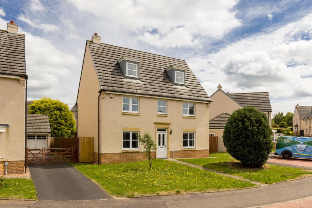 Main image of property: 5, Park Drive, Wallyford, EH21 8DA