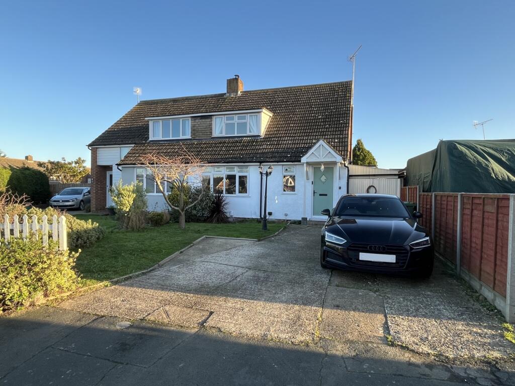 3 bedroom semidetached house for sale in Eaton Close, Trimley St. Mary