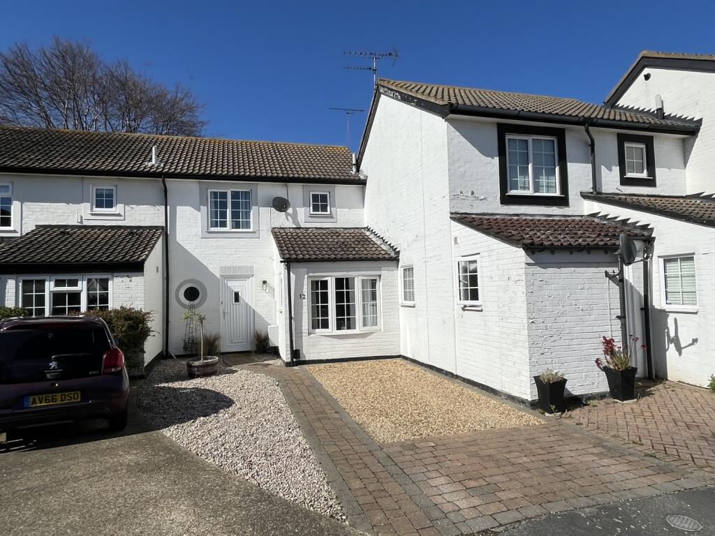3 bedroom terraced house for sale in Longcroft, Felixstowe, IP11