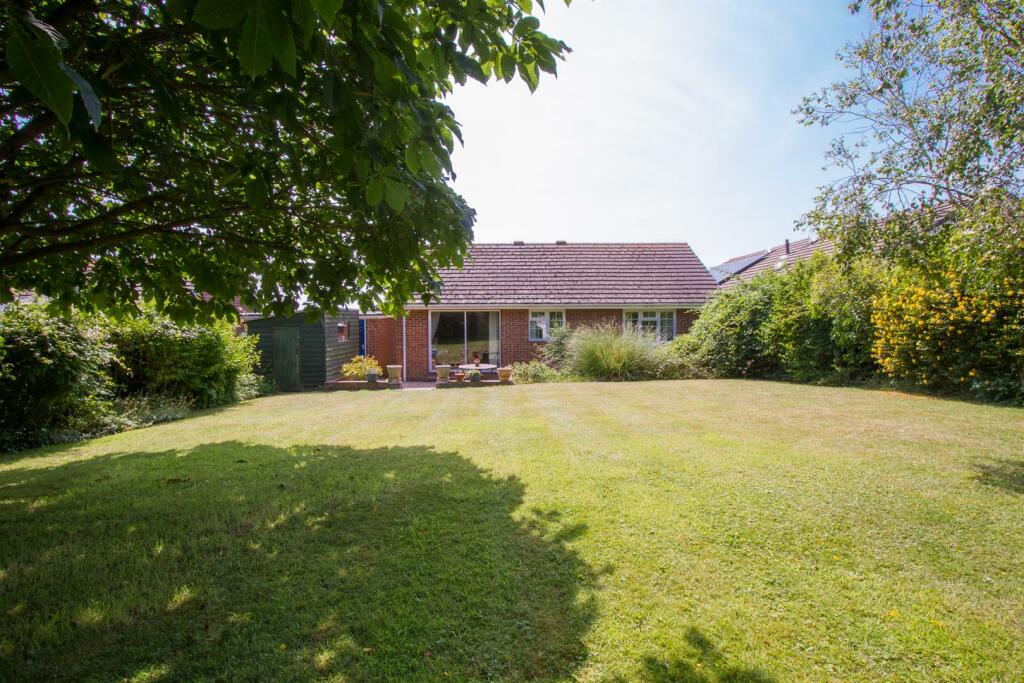 2 bedroom detached bungalow for sale in North Way, Seaford, BN25