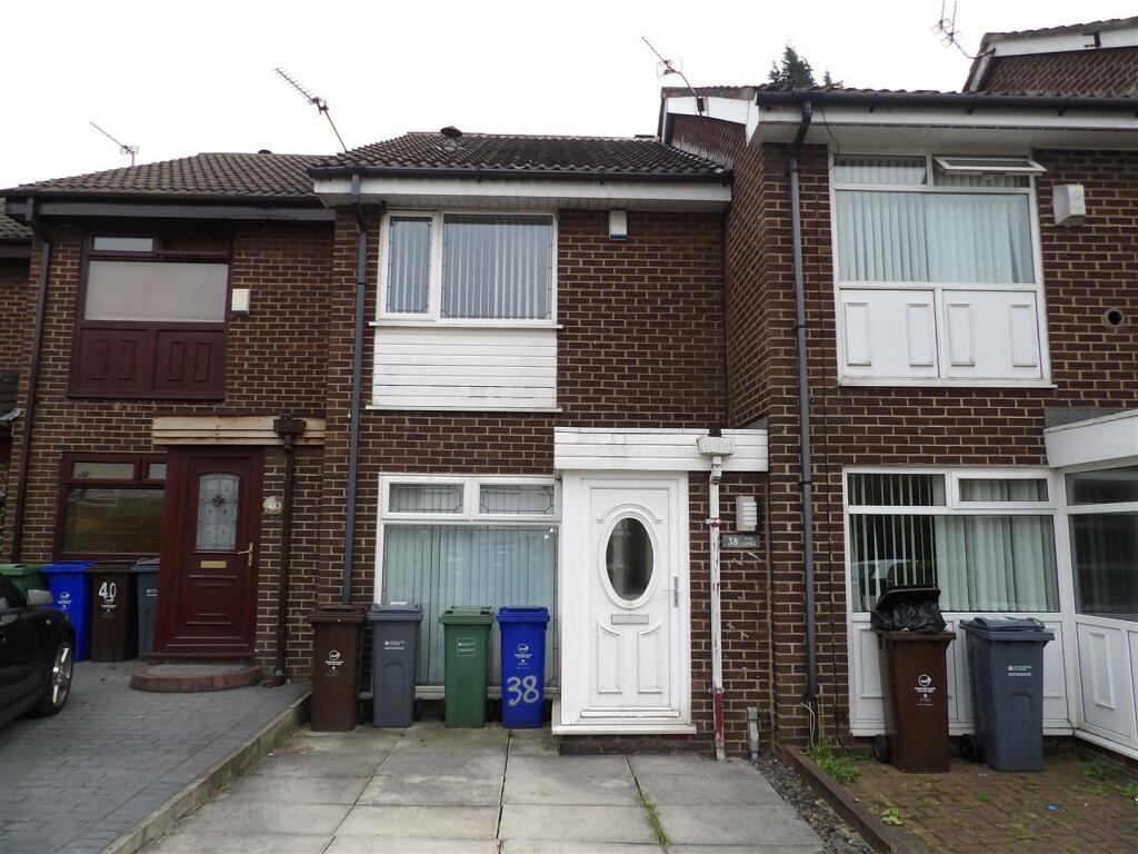 3 bedroom terraced house for rent in 38 The LinksNew Moston, M40