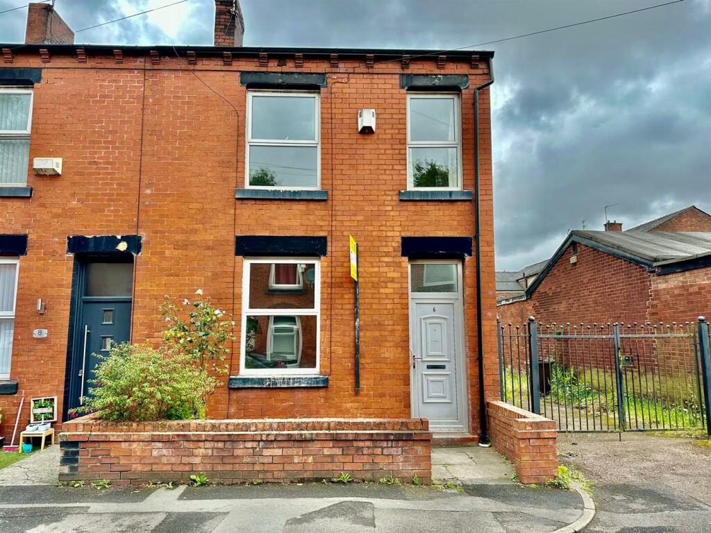 3 bedroom end of terrace house for rent in Victoria Street, Failsworth