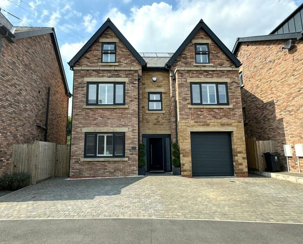 5 bedroom detached house for sale in Green Meadows View, Woodhouses, Failsworth, M35