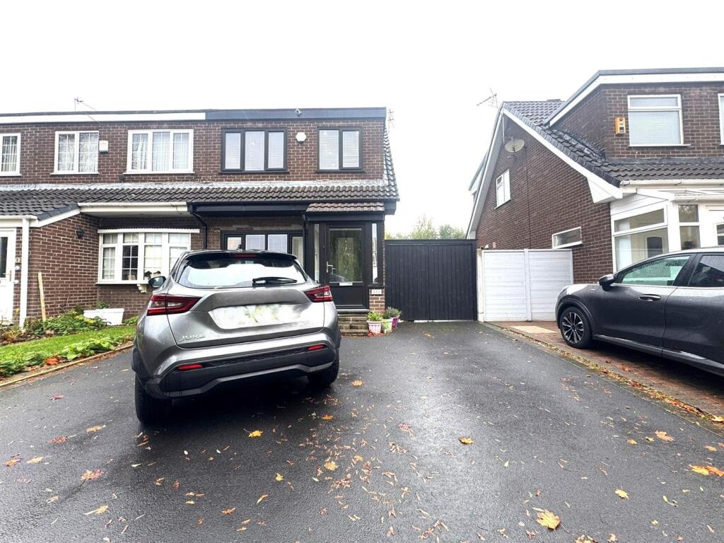 Main image of property: The Fairway, Manchester