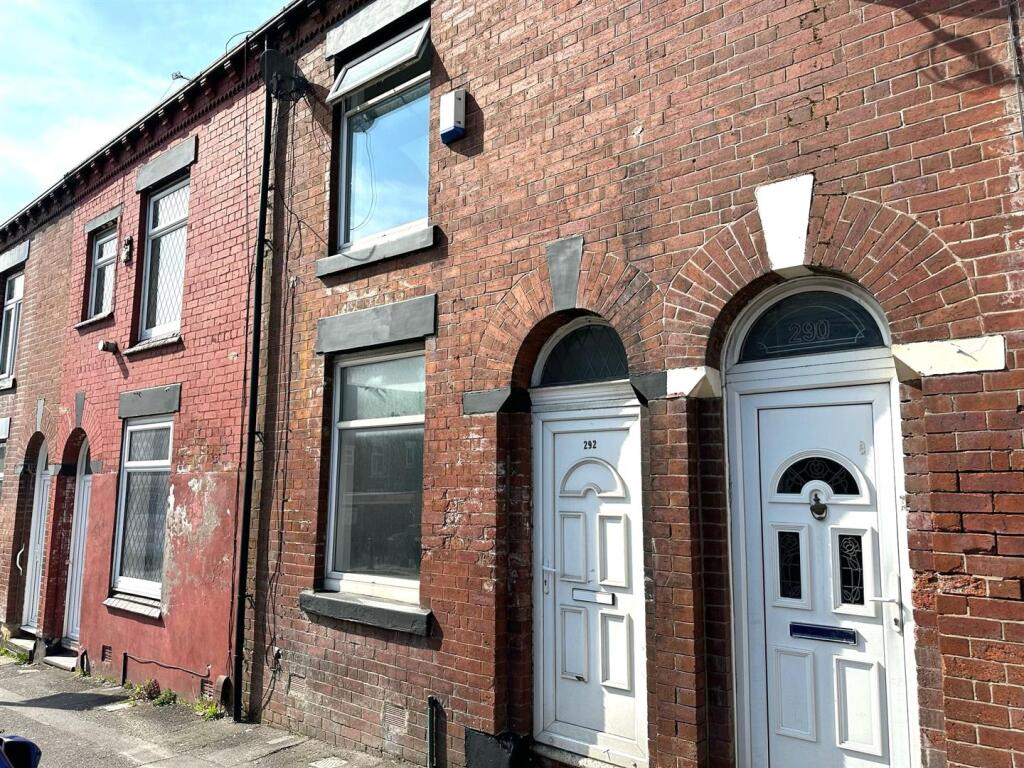 Main image of property: 292 Copsterhill Road, Oldham