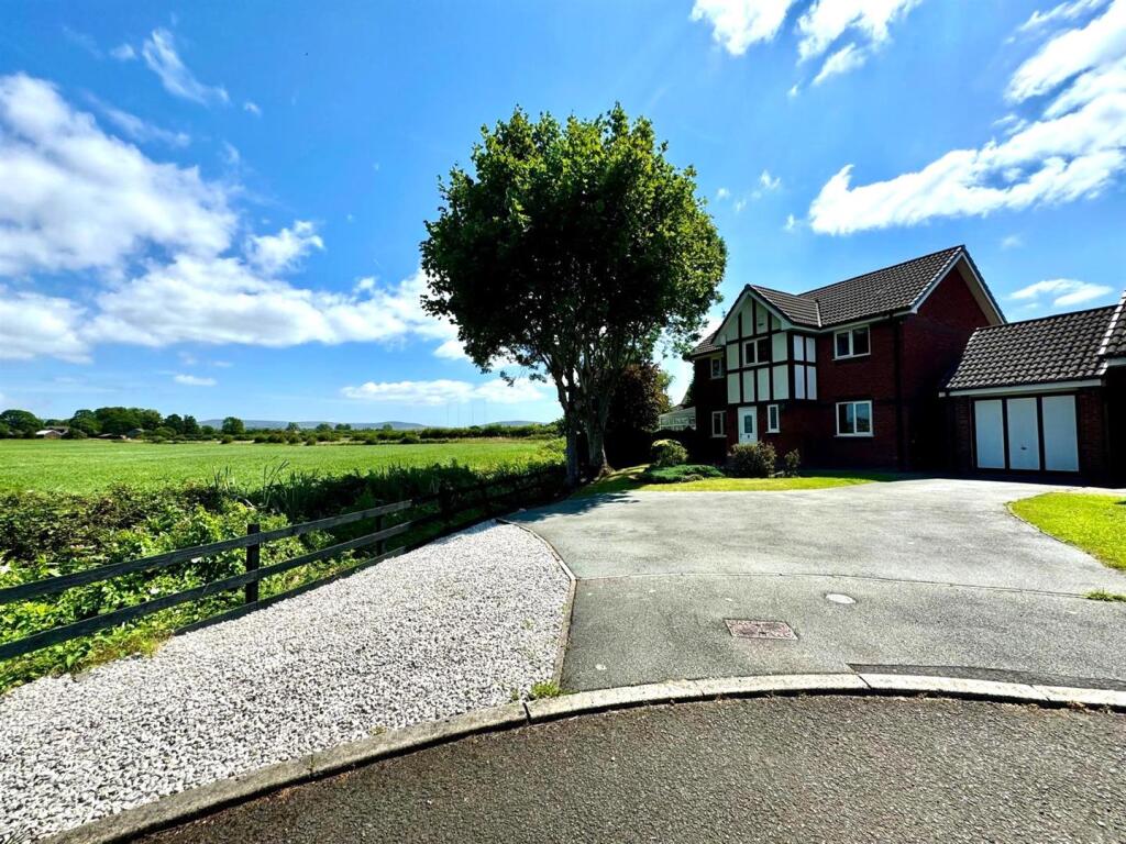 Main image of property: Goldfinch Way, Droylsden, Manchester