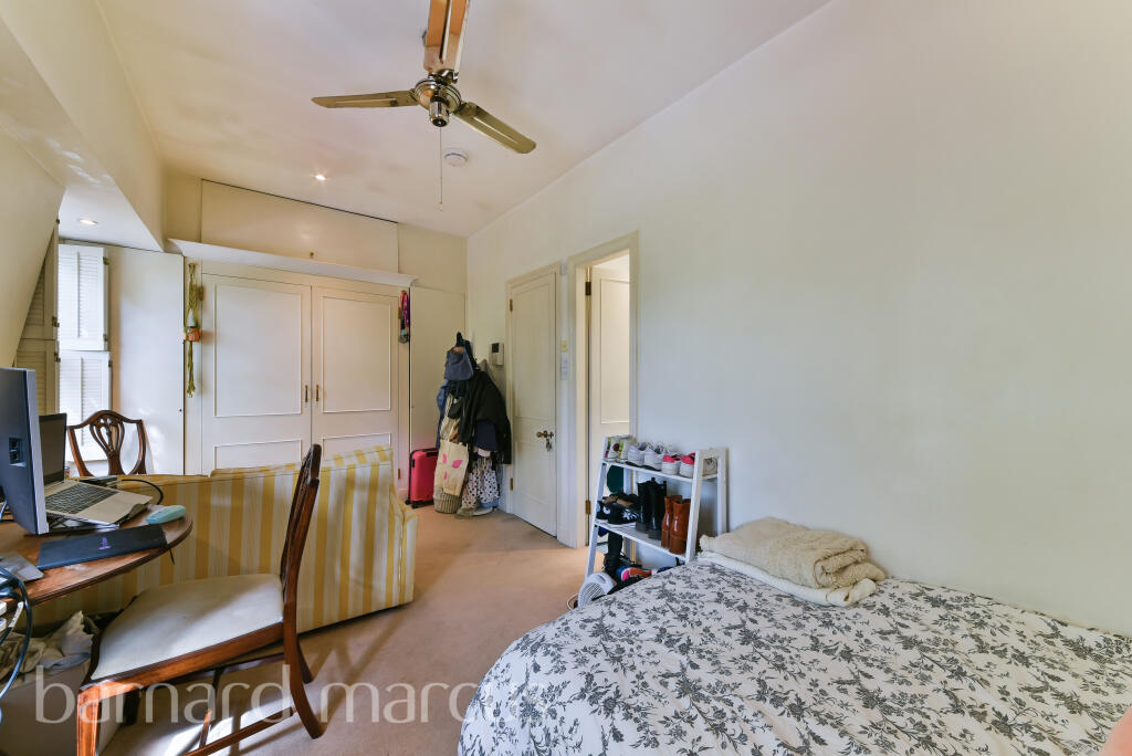 Studio apartment for rent in Upham Park Road, London, W4