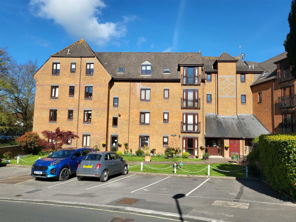 2 bedroom retirement property for sale in Barnaby Mead, Gillingham, SP8