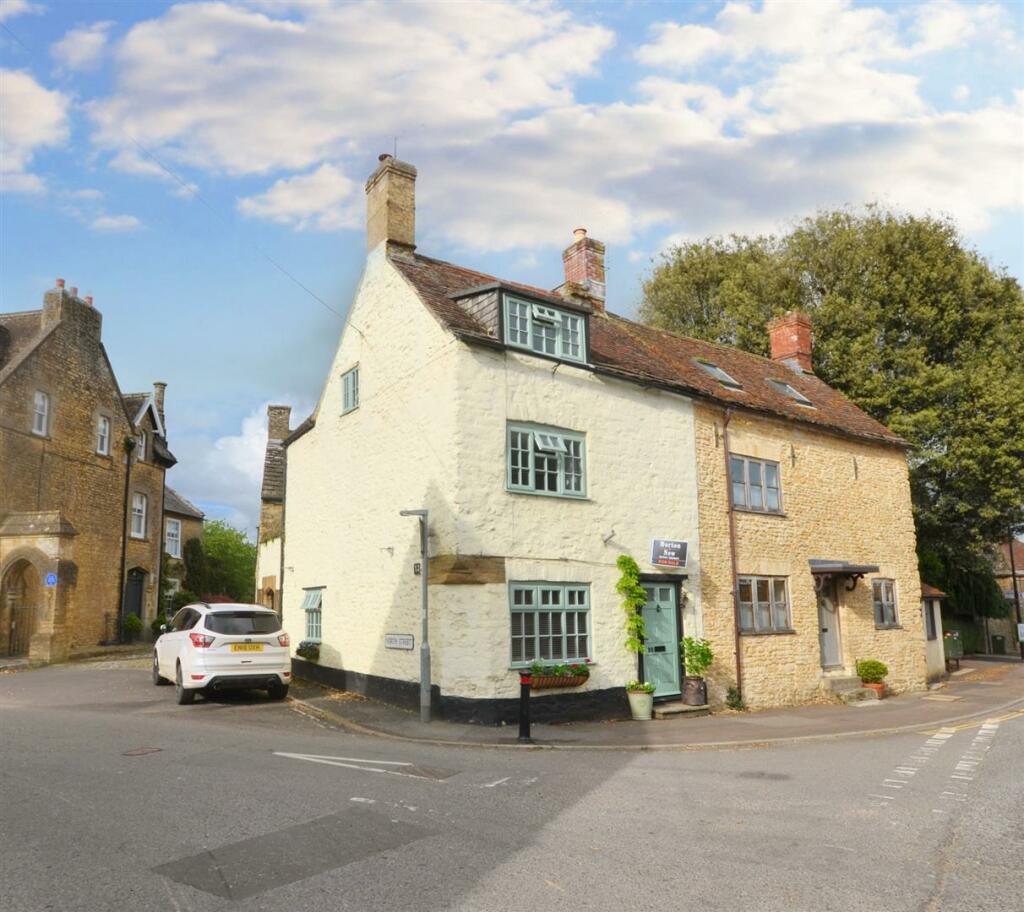 3 bedroom cottage for sale in High Street, Milborne Port, Sherborne, DT9