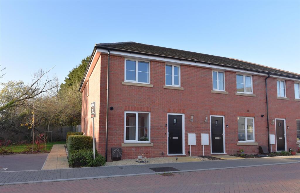Main image of property: Spinners Way, Gillingham