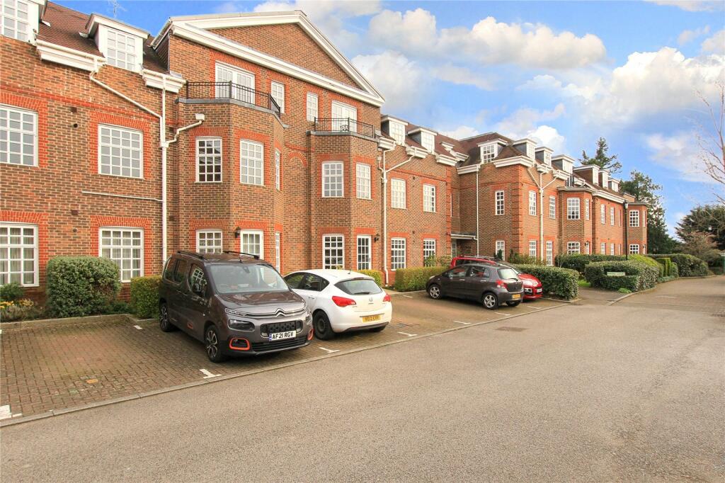 2 bedroom retirement property for sale in Ravens Court, Castle Village, Berkhamsted