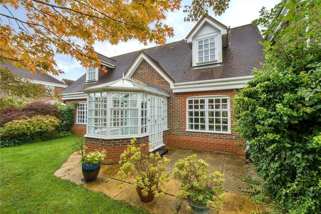 3 bedroom retirement property for sale in Priestland Gardens, Castle Village, Berkhamsted