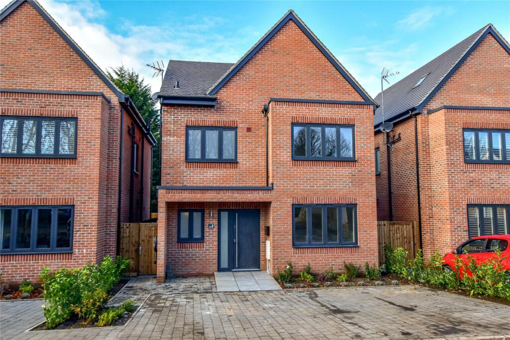 4 bedroom detached house for sale in Chestnut Close, Potten End