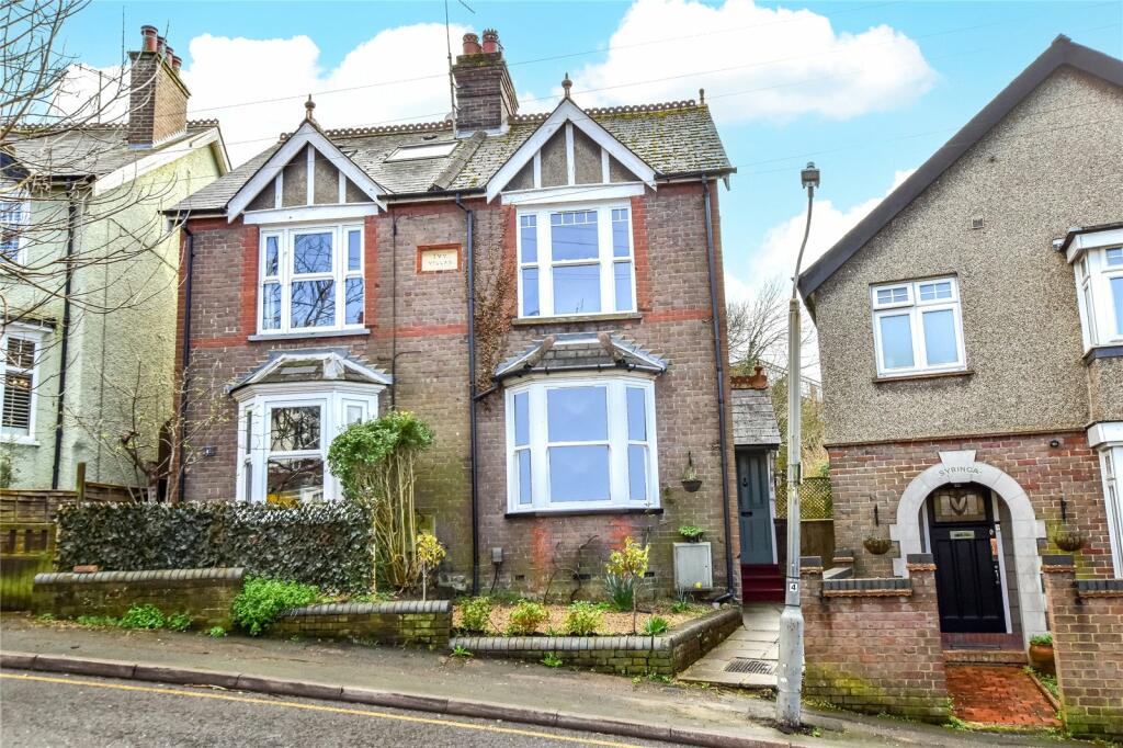 2 bedroom semidetached house for sale in Eskdale Avenue, Chesham, HP5