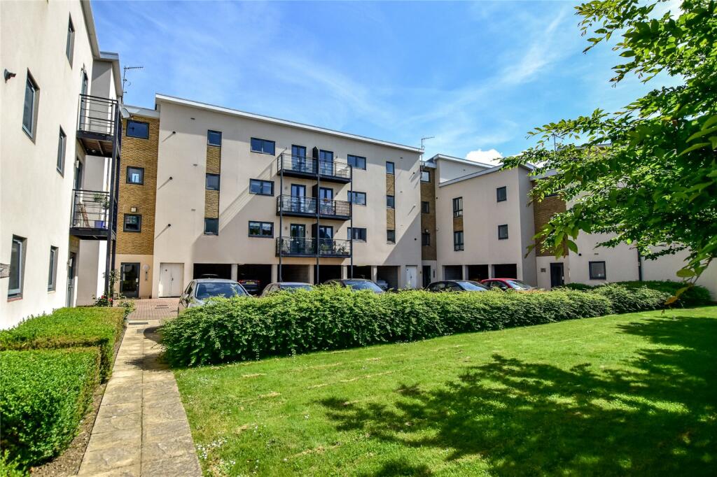 2 bedroom apartment for sale in Birtchnell Close, Berkhamsted