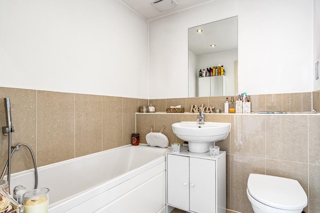 2 bedroom apartment for sale in Henmarsh Court, Balls Park, Hertford