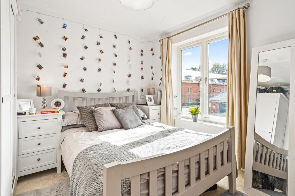 2 bedroom apartment for sale in Henmarsh Court, Balls Park, Hertford