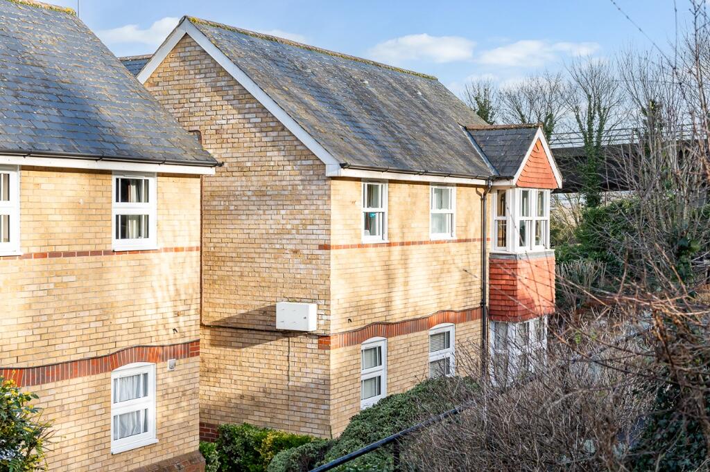 2 bedroom apartment for sale in Nags Head Close, Ware, Hertfordshire, SG13