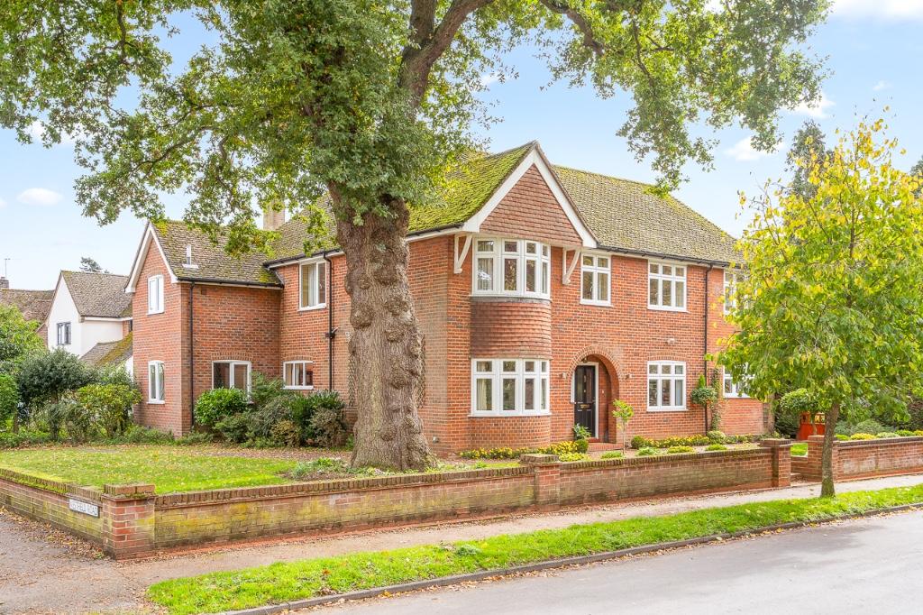 4 bedroom detached house for sale in The Avenue, Bengeo, Hertford