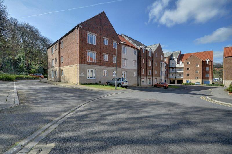 3 bedroom flat for sale in March Court, Whitehall Landing, Whitby, YO22