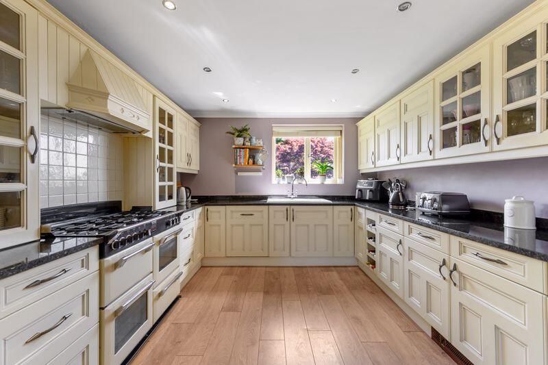 Additional property image - Lower Lane, Cleckheaton