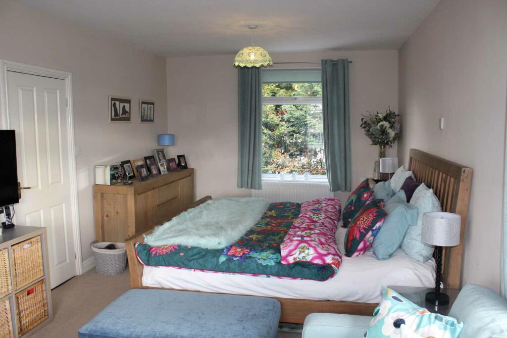 4 bedroom detached house for sale in Burnley Lane, Chadderton, OL1