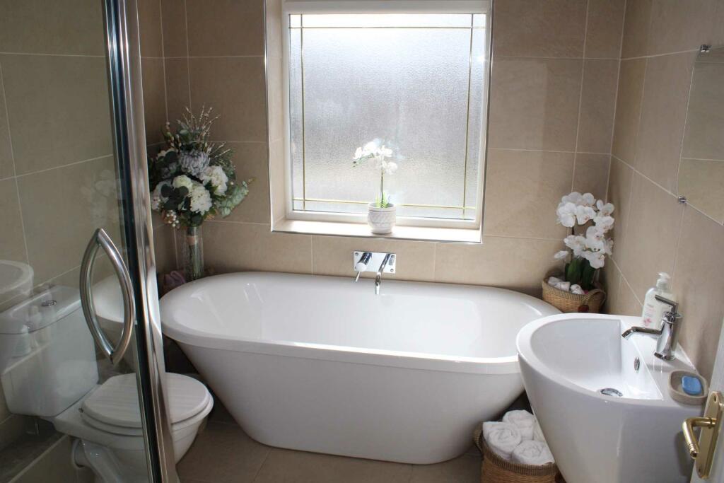 4 bedroom detached house for sale in Burnley Lane, Chadderton, OL1