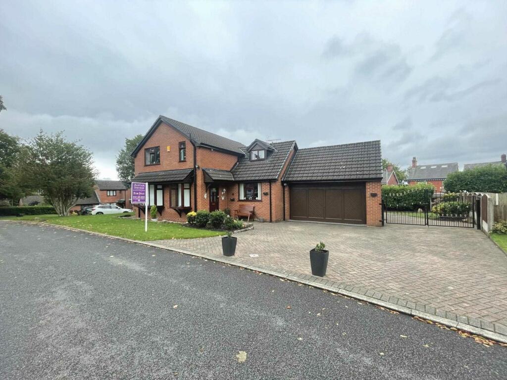 4 bedroom detached house for sale in 15 Packwood Chase, Chadderton, OL9