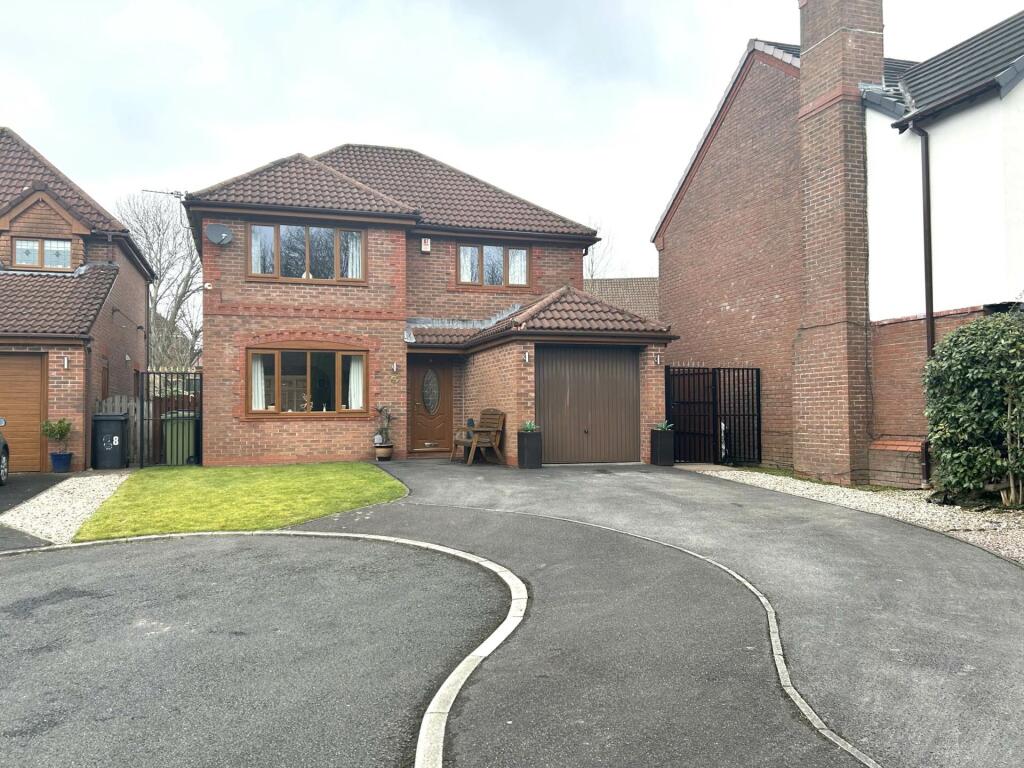 4 bedroom detached house for sale in 6 Alligin Close, Chadderton, OL9