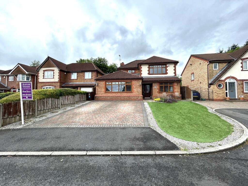 4 bedroom detached house for sale in 18 Arkle Drive, Chadderton, OL9