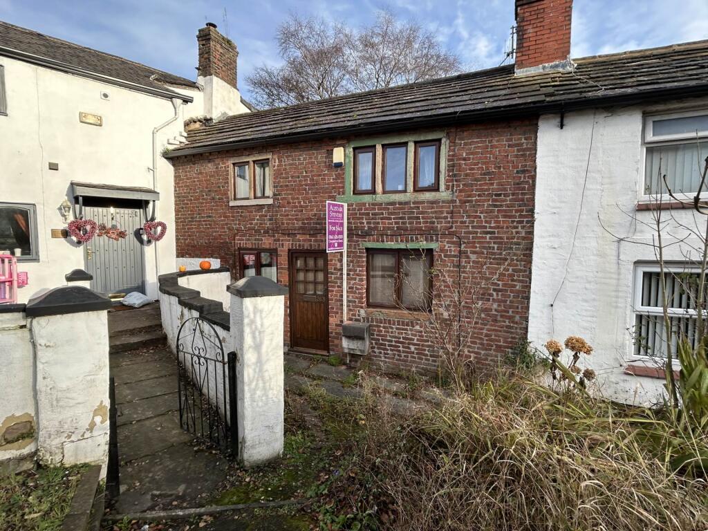 Main image of property: 263 Roundthorn Road, Oldham, OL4 5LJ