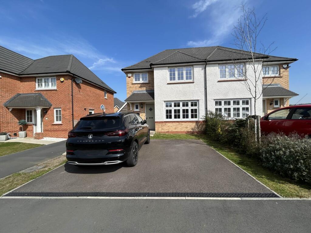 Main image of property: 6 Horton Close, Chadderton,OL9 9FR