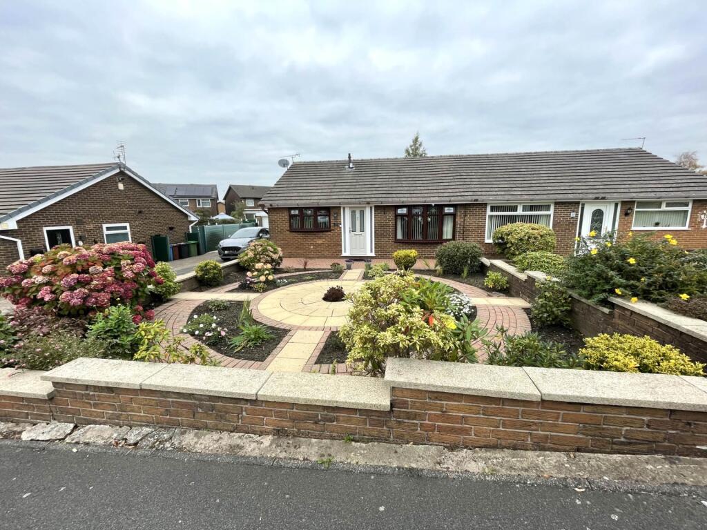Main image of property: 20 Lindale Avenue, Chadderton, OL9 9DW
