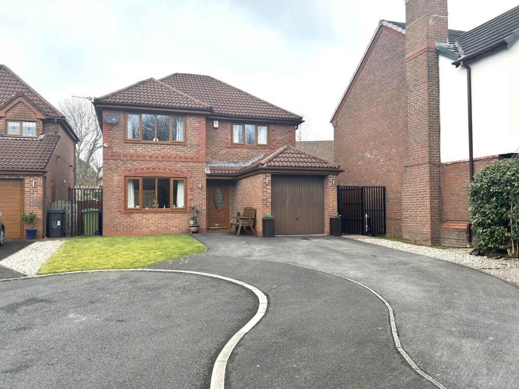 Main image of property: 6 Alligin Close, Chadderton, OL9 0LZ