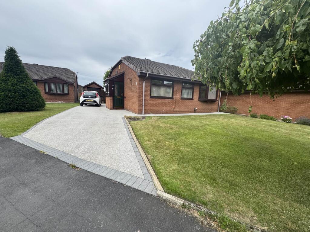 Main image of property: Tulip Close, Chadderton