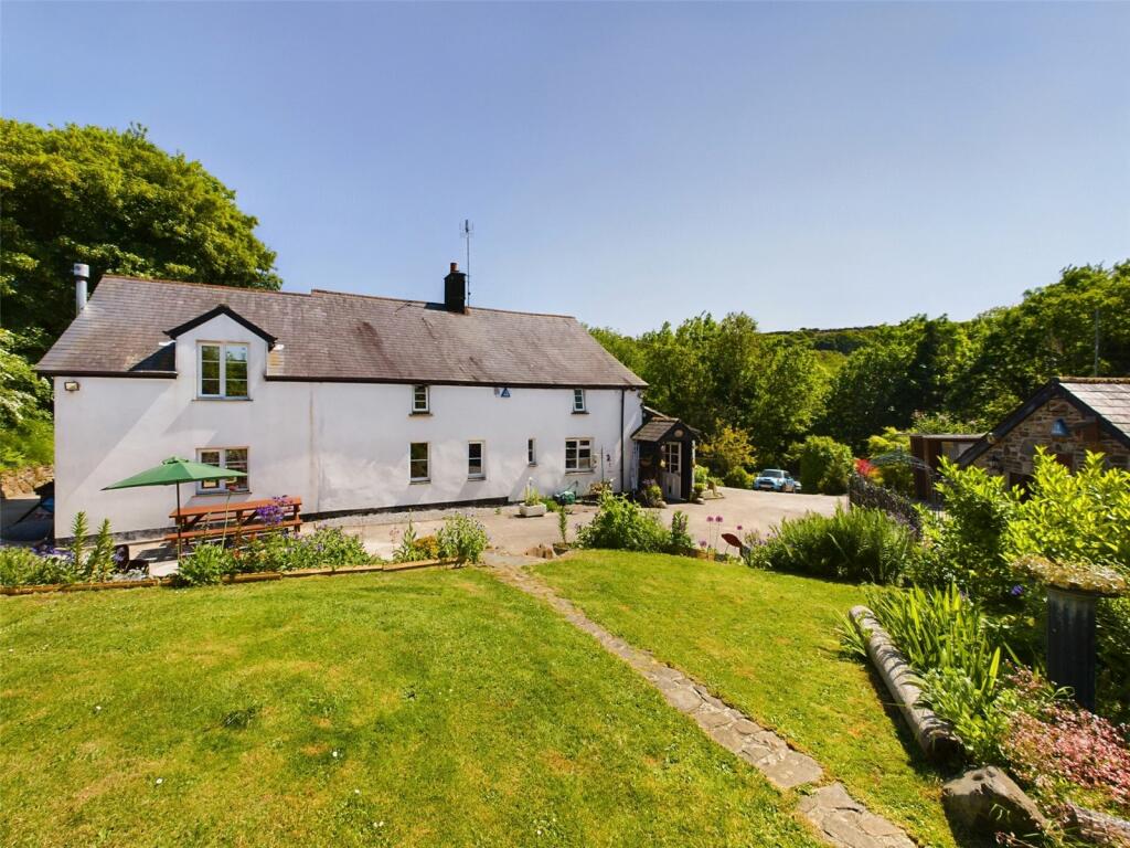 6 bedroom detached house for sale in Belstone, Devon, EX20