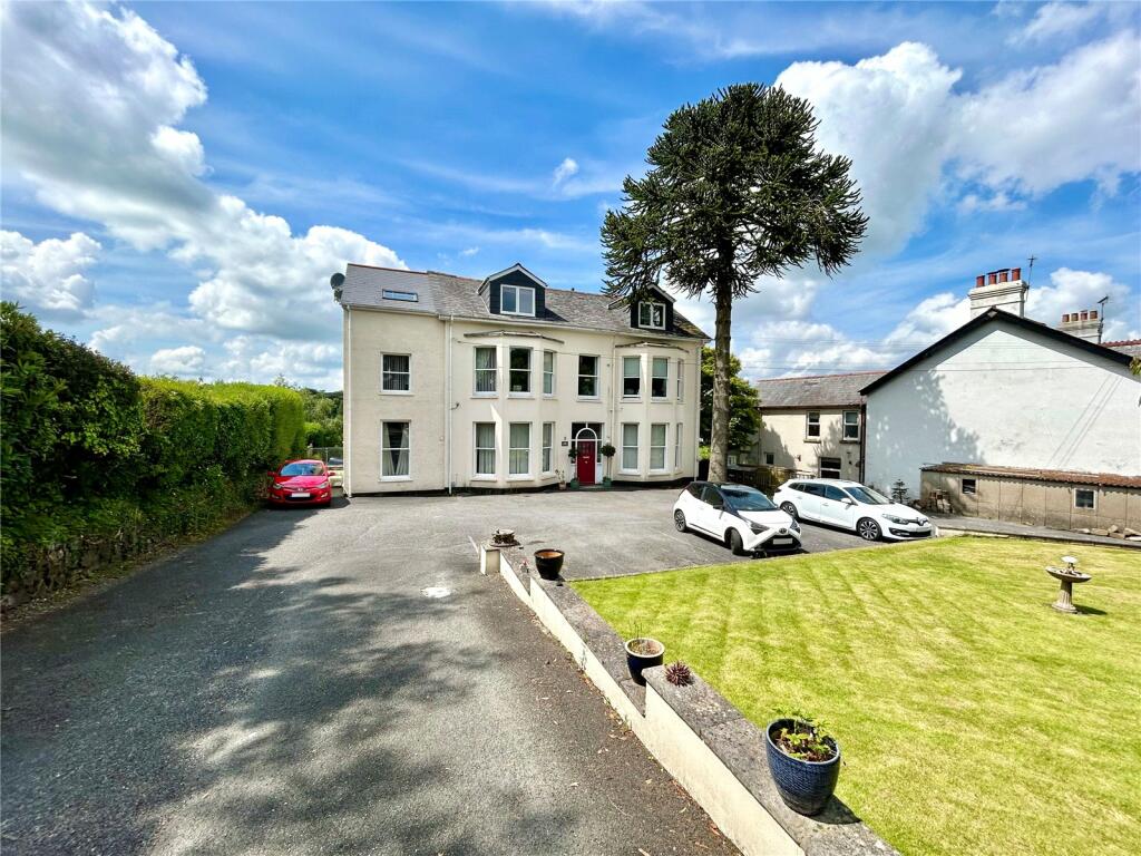 2 bedroom flat for sale in Okehampton, Devon, EX20