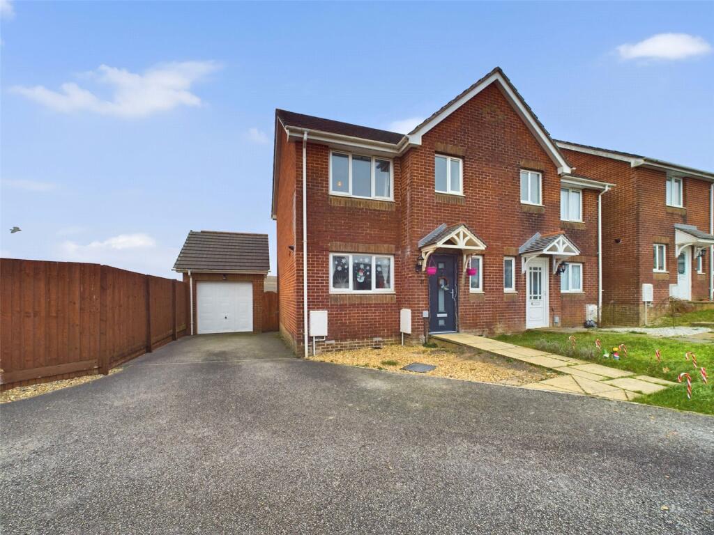 3 bedroom semi-detached house