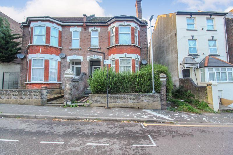 4 bedroom house for sale in Brook Street, Luton, LU3