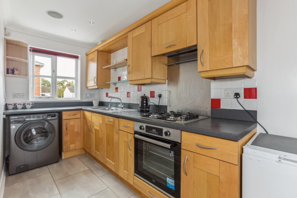 3 bedroom town house for rent in Dickinsons Field Harpenden AL5