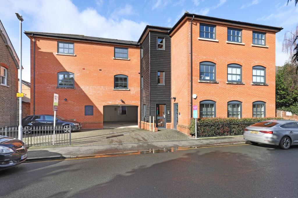 Main image of property: Hemnall Street, Epping