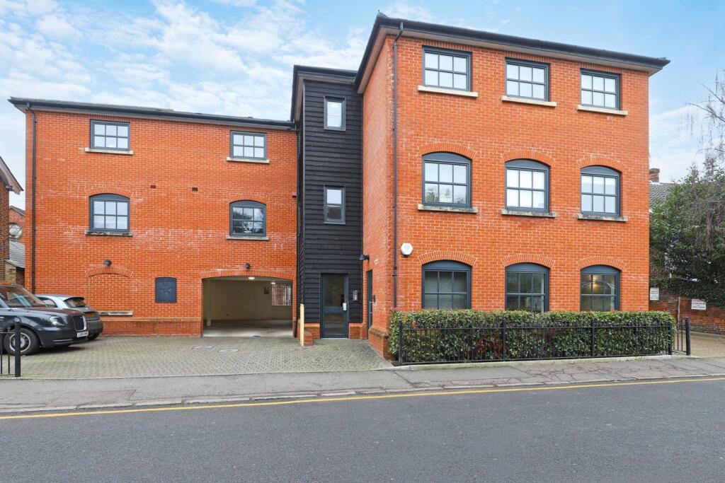 Main image of property: Hemnall Street, Epping