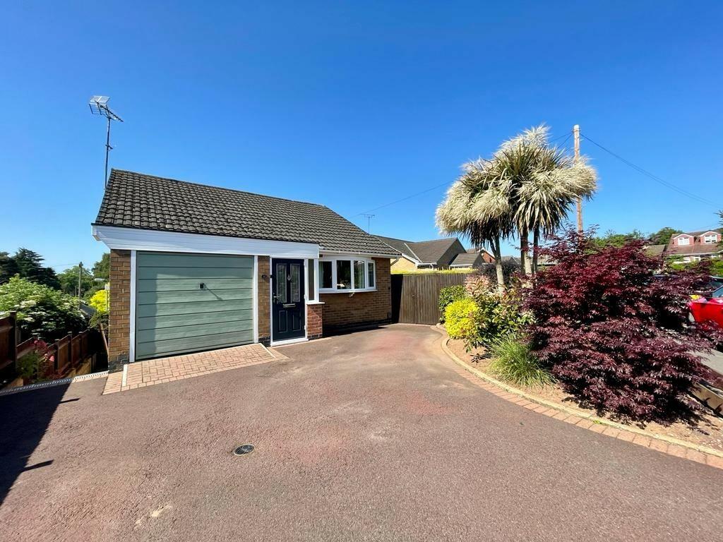 4 bedroom detached house for sale in Yew Tree Lane, Gedling, Nottingham