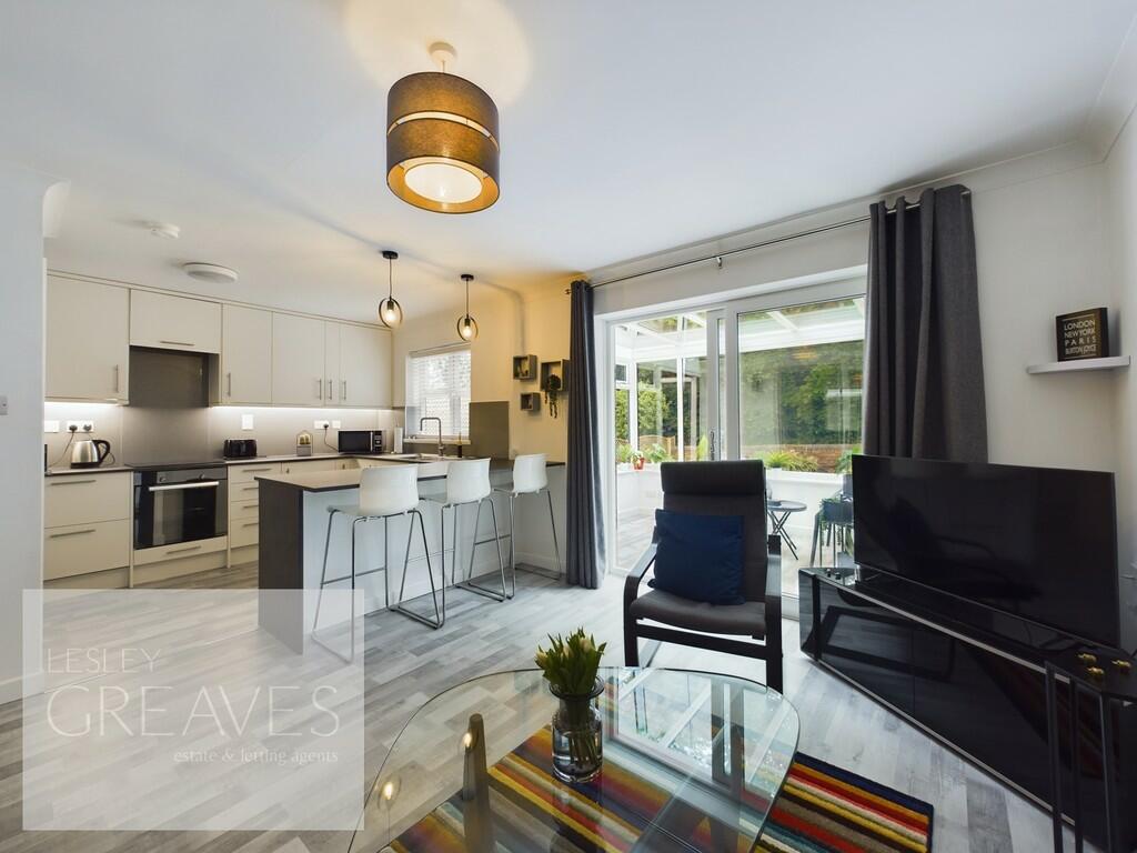 2 bedroom terraced bungalow for sale in Elmsdale Gardens, Burton Joyce, Nottingham, NG14