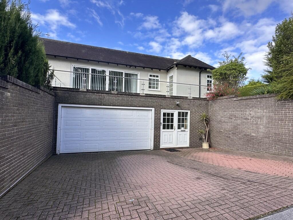 4 bedroom detached bungalow for sale in Hillcrest Gardens, Burton Joyce, Nottingham, NG14
