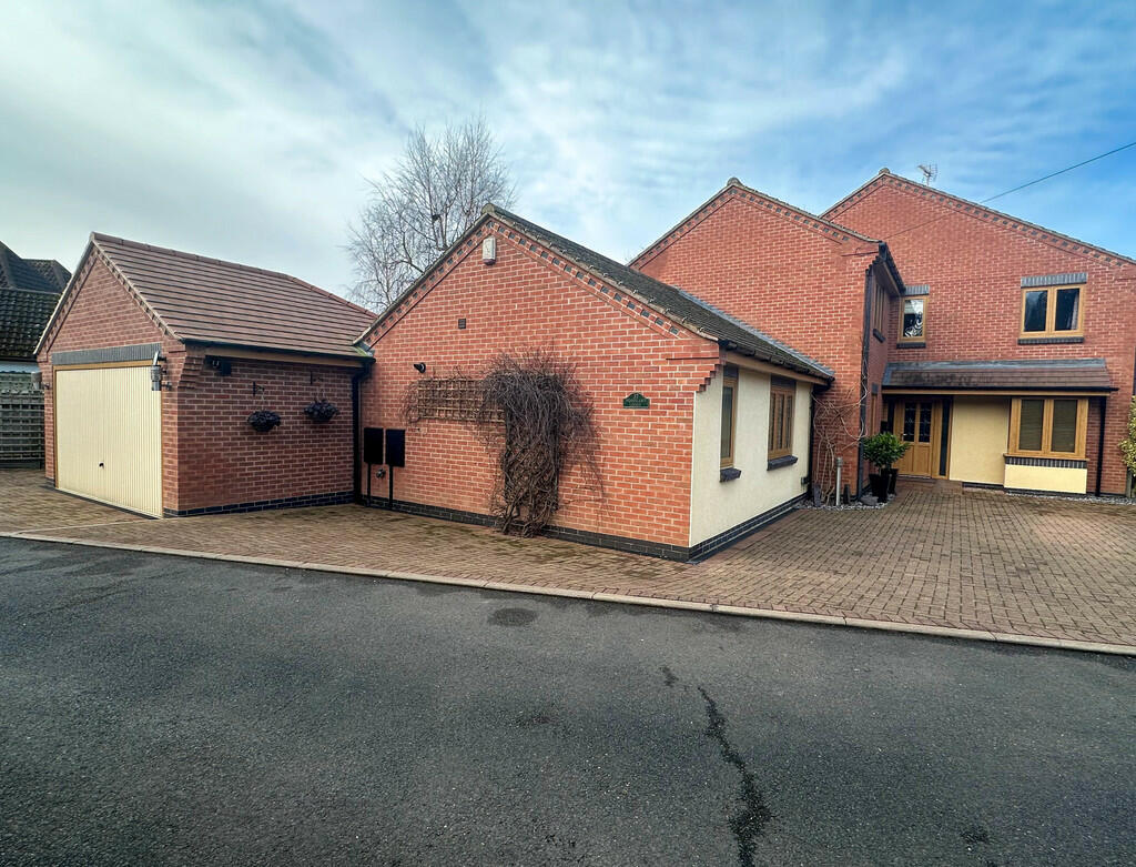 5 bedroom detached house for sale in Waterhouse Lane, Gedling