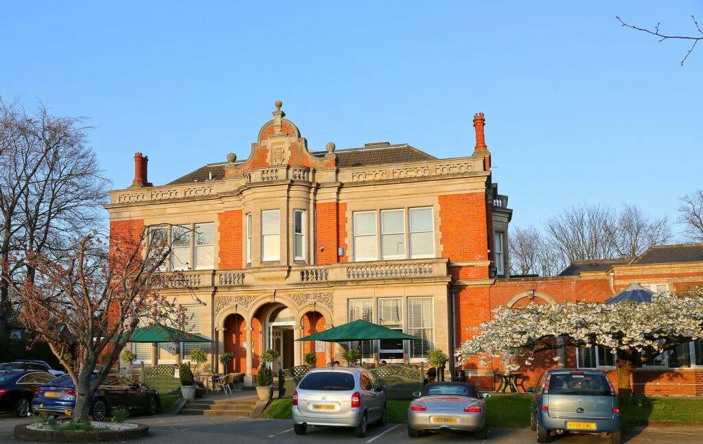 27 bedroom hotel for sale in Millfields Hotel 53 Bargate GRIMSBY South