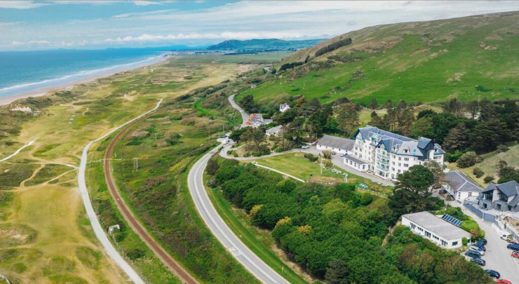 60 bedroom hotel for sale in Trefeddian Hotel Tywyn Road ABERDOVEY LL35 ...